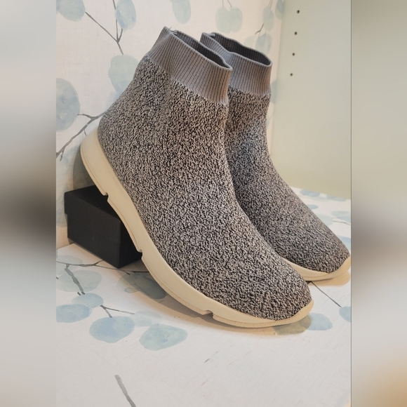 Vince Tyra Grey Knit Sock shoe size 8.5 - Picture 5 of 9
